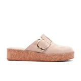 Zueco abierto color beige de Skechers, modelo BOBS Rosey Rise - On Parade. Capellada de gamuza vegana con hebilla y plantilla acolchada Skechers Memory Foam sobre entresuela de plataforma revestida de corcho.