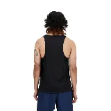 Musculosa deportiva negra de New Balance, con logo reflectivo en el pecho.
