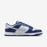 Championes Nike Dunk Low de cuero, color blanco y azul.