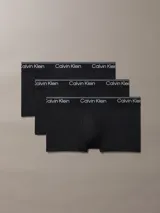 Pack de tres bóxers negros de talle bajo confeccionados en microfibra elástica con cinturilla elástica con logo Calvin Klein.
