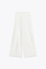 Pantalón culotte blanco de tiro alto confeccionado en lino.