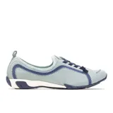 Zapatilla urbana blanca con detalles dorados, de cuero y tela calada. Cuenta con cordones, suela antideslizante Bounce® y plantilla extraíble de poliuretano con inserto de gel en el talón.