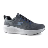 Championes deportivos Skechers Go Run Elevate, color gris con detalles en azul. Capellada de malla con refuerzos sintéticos, plantilla Air-Cooled Goga Mat y amortiguación Ultra Go.