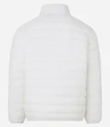 Campera puffer ultraligera color beige, con cuello alto, cierre por cremallera y bolsillos con cremallera. Incluye bolso de almacenamiento.