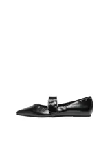 Ballerinas negras de cuero sintético con puntera puntiaguda, tira ajustable y cierre con hebilla. Decoradas con tachas plateadas.