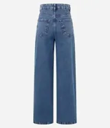 Pantalón de jean celeste de corte wide leg, cintura alta con elástico negro y pespuntes contrastantes.