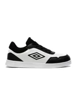 Championes urbanos Umbro Max, color blanco y negro, con logo de la marca en el lateral.
