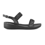 Sandalia negra con tiras ajustables y detalle de fruncido en la parte superior, diseño cómodo y elegante.