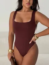 Body negro de lycra con escote cuadrado y breteles anchos.