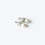 Aros colgantes de plata 925 con perlas de río.