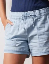 Short de algodón color azul con pretina elastizada y lazo de ajuste.