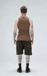 Musculosa marrón de morley con corte slim fit.