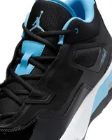 Championes de básquet Nike Jordan Stay Loyal 3, color negro con detalles en celeste y blanco.