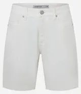 Bermuda de sarga de algodón color blanco, con cintura fija, pasadores para cinturón, cierre tradicional y bolsillos funcionales.