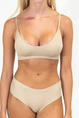 Sostén color beige de morley con breteles finos y espalda deportiva.