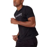 Remera deportiva negra de hombre, marca Fila, modelo Reflective Core Run, con logo "RACER" estampado en el pecho.