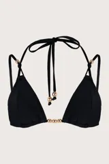 Top de bikini negro con forma triangular, tirantes finos y detalle de cuentas doradas.