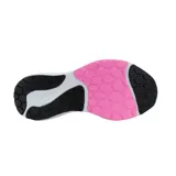 Championes New Balance 521 para running, color negro con detalles en azul y rosa.