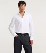 Kit de dos cinturones de cuero liso, uno negro y otro marrón, con hebilla metálica plateada y doble trabilla.