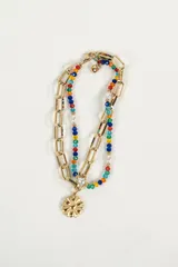 Tobillera con cuentas de colores y charm en forma de flor, ideal para complementar cualquier look.