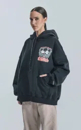 Buzo con capucha negro de frisa de algodón con calce oversize. Estampado en el frente con diseño de Mickey y Minnie Mouse con la leyenda "The Flame of Love".