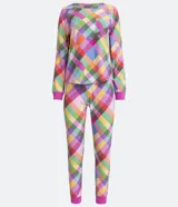 Pijama largo de poliéster con estampado de cuadros multicolores, puños ajustados de canalé, cuello redondo y bolsillo en el pecho.