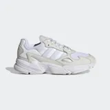 Zapatillas con diseño grueso y moderno, exteriores de malla con revestimiento de gamuza sintética y suela de caucho.