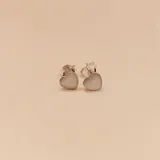 Par de caravanas de plata 925 con forma de corazón y aplique de nácar.