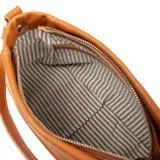 Bandolera chica de cuero color habano, con acceso por cierre y correa larga regulable.