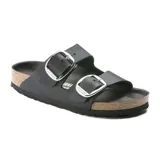 Sandalias Birkenstock Arizona Big Buckle, color negro, con dos correas ajustables y hebillas grandes plateadas.