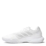 Championes Adidas Gamecourt 2.0 blancos con detalles plateados y las tres tiras características de la marca en los laterales.
