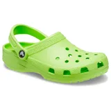 Zuecos clásicos de color verde, livianos y cómodos, con diseño moldeado para mayor espacio y comodidad.