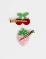 Set de dos hebillas para el pelo con forma de cereza y fresa, con pinza dorada.