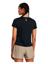 Remera deportiva negra de manga corta con logo de la marca en el pecho.