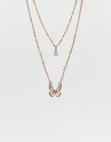 Collar doble dorado con dijes de strass y mariposa.