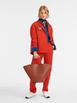 Bolso tipo shopper Longchamp modelo Épure XL, color marrón cuero, con doble asa corta y cierre a presión.