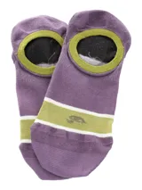 Calcetines invisibles color lila con borde superior verde y rayas horizontales verdes y blancas en la puntera.