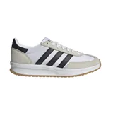Championes Adidas Run 72, color blanco con detalles en negro y beige. Presentan las tres tiras características de la marca en color negro y suela de goma color caramelo.