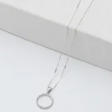 Conjunto de plata 925 con dije circular con circonias y cadena veneciana.