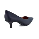 Zapato de vestir negro de cuero sintético, con punta fina y tacón kitten heel.