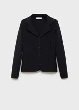 Chaqueta negra de punto con cuello de solapa, cierre frontal con botones, diseño entallado y manga larga.