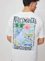 Remera negra de algodón con estampado blanco en el frente y la espalda con el logo de la marca Rusty.