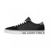 Championes Etnies Calli Vulc X Colt 45, color negro con logo blanco y suela blanca con texto.