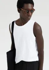 Musculosa básica blanca de algodón.