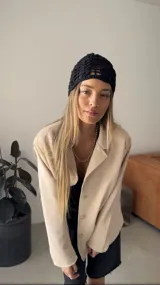 Gorro tipo casquete tejido a crochet con hilo 100% algodón.