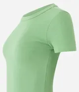 Blusa verde oscuro de algodón acanalado, corte ajustado y cuello redondo.