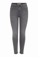 Pantalón de jean gris oscuro, corte skinny, tiro alto y ajuste ceñido al cuerpo.
