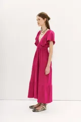 Vestido largo al tobillo con escote en V y mangas amplias, de calce relajado y recorte elastizado en la cintura.