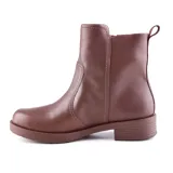 Bota corta de cuero color marrón con cierre lateral dorado.