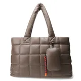 Bolso tipo shopper negro con diseño acolchado capitoné y monedero extraíble con cordón bicolor.